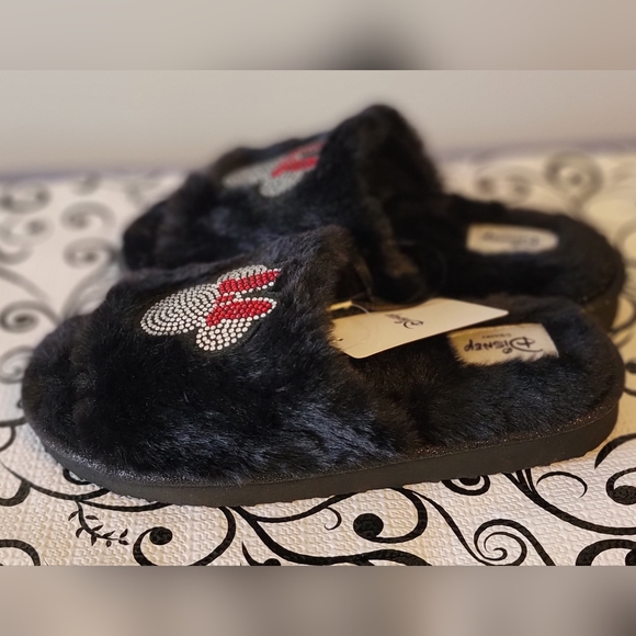 NWT! Disney Minnie Mouse Bling Rhinestone Fuzzy slippers - Picture 3 of 8